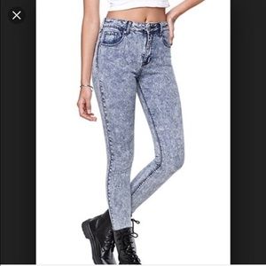 Bullhead high waisted acid wash skinny jeans